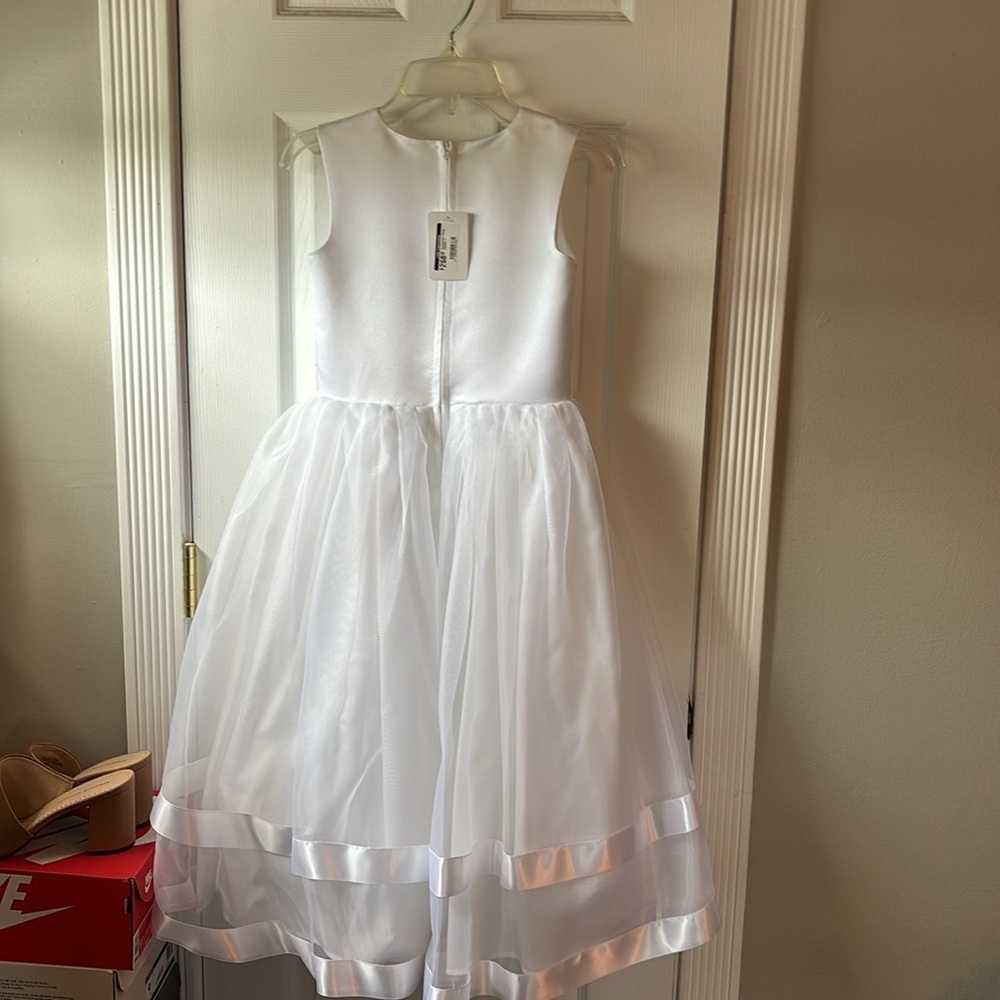 White Canadian profile. Communion dress size 7 new with tags